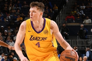 hth华体育app官网登录-没啥准心！克内克特上半场7中2得到6分1板 三分4中2