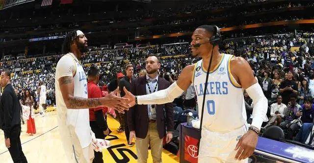 hth体育官网登录入口-【观察】向左走向右走？留韦少送浓眉或成湖人新选择