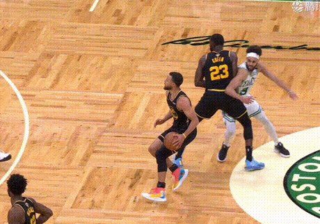 hth华体育app官网登录-遭遇垫脚+被压左腿 肉搏大战令库里伤痕累累